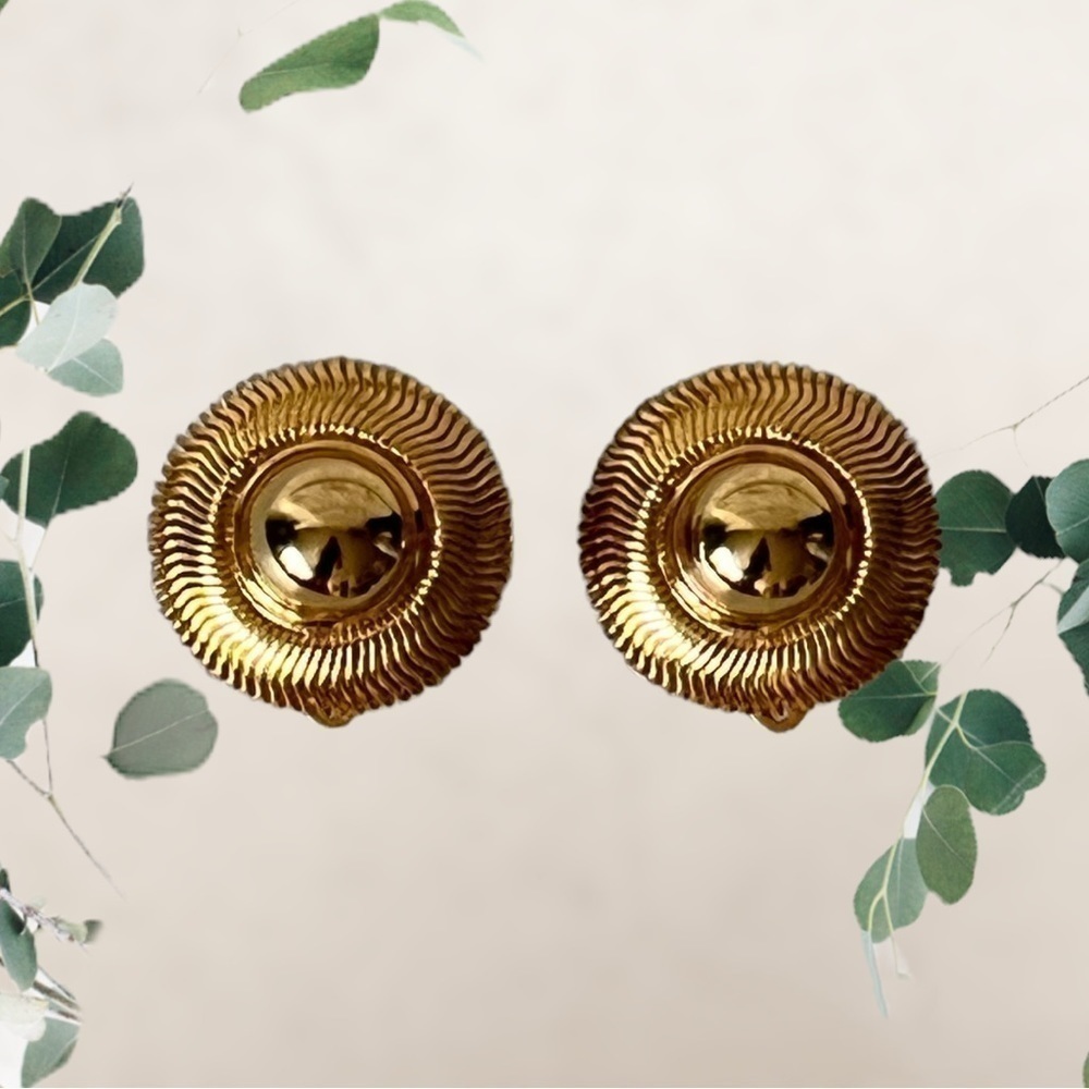 Anne Klein Vintage 1980’s Large Round Gold Plated Clip On Earrings‌‌‌‌‌‌‌‌‌‌‌‌‌‍